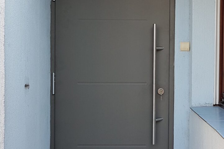Drzwi zewnętrzne Hörmann Thermo65 z pochwytem ze stali nierdzewnej, nasz montaż